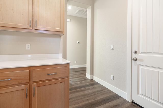 901 Meadowlands Dr, Oakdale, CA 95361