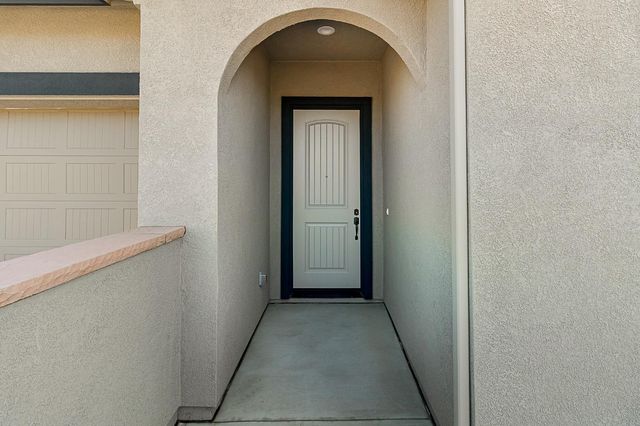 901 Meadowlands Dr, Oakdale, CA 95361