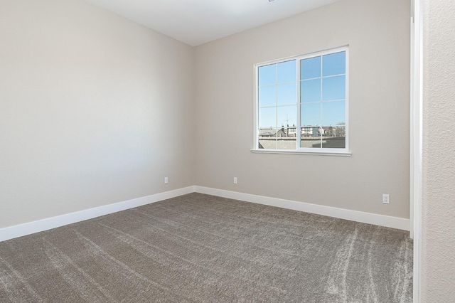 901 Meadowlands Dr, Oakdale, CA 95361