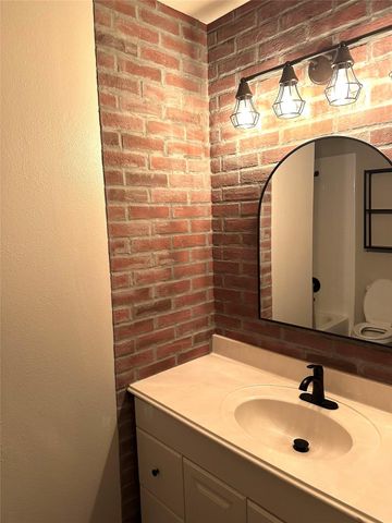 2211 Beacon Light Lane, Fresno, TX 77545