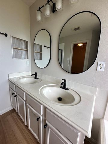 2211 Beacon Light Lane, Fresno, TX 77545