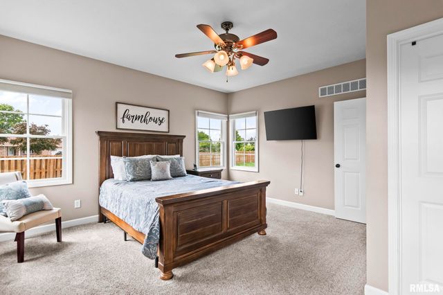 101 Kodiak Drive, Chatham, IL 62629