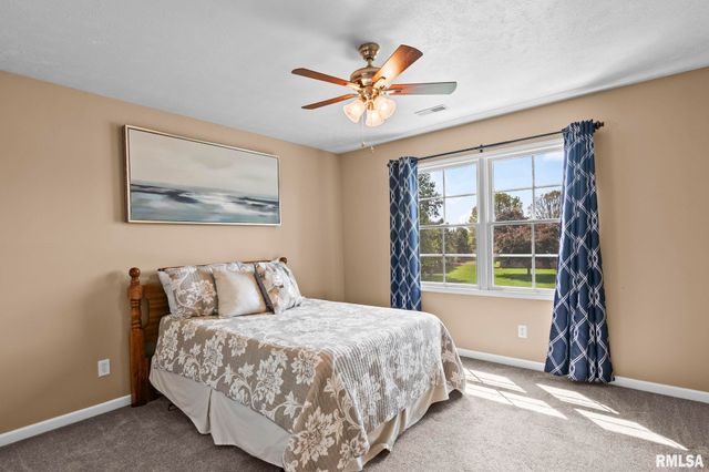 101 Kodiak Drive, Chatham, IL 62629