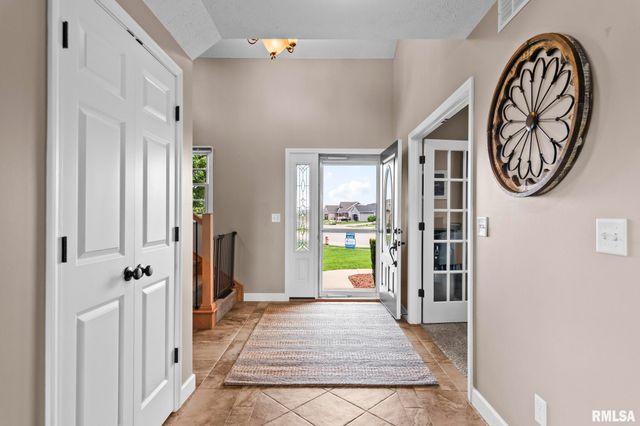 101 Kodiak Drive, Chatham, IL 62629