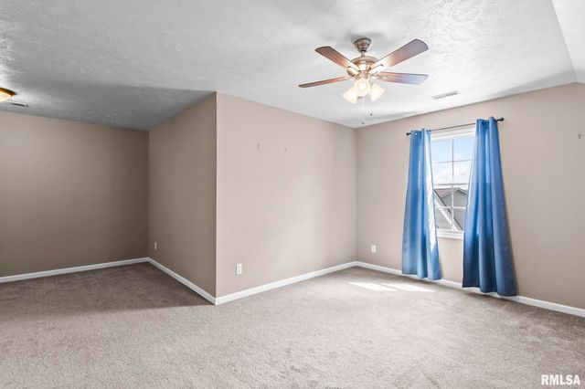 101 Kodiak Drive, Chatham, IL 62629