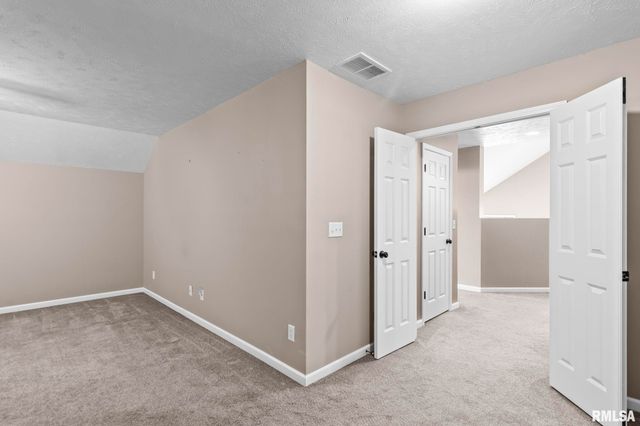 101 Kodiak Drive, Chatham, IL 62629