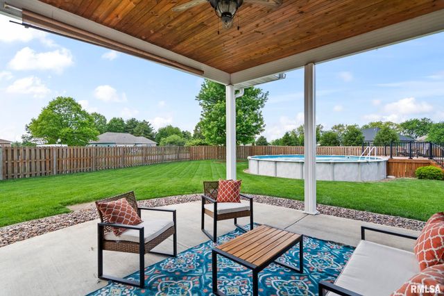 101 Kodiak Drive, Chatham, IL 62629