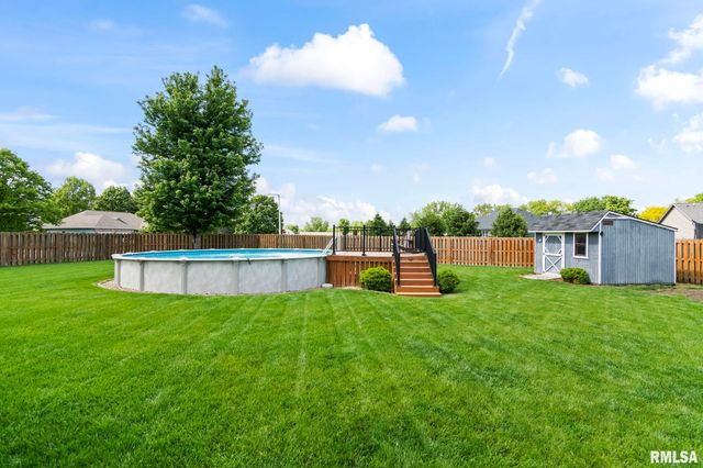101 Kodiak Drive, Chatham, IL 62629