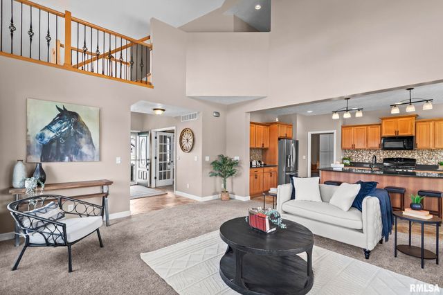 101 Kodiak Drive, Chatham, IL 62629