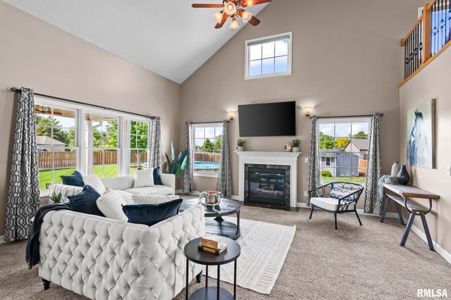 101 Kodiak Drive, Chatham, IL 62629