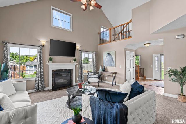 101 Kodiak Drive, Chatham, IL 62629