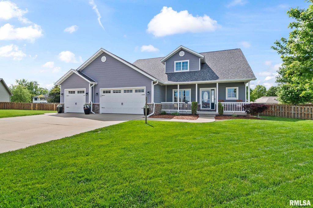 101 Kodiak Drive, Chatham, IL 62629