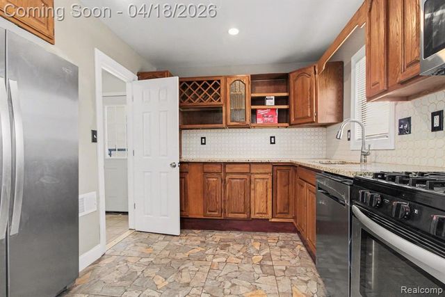 27025 Notre Dame Street, Inkster, MI 48141