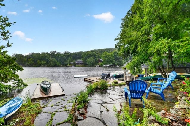 106 Demarest Rd, Bloomingdale Boro, NJ 07403