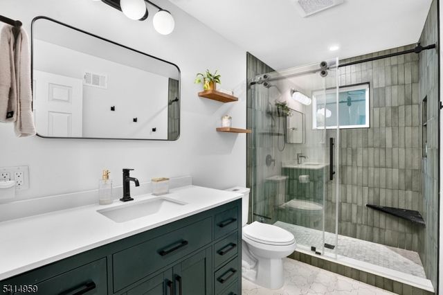 106 Demarest Rd, Bloomingdale Boro, NJ 07403