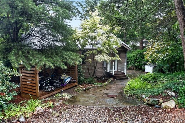 106 Demarest Rd, Bloomingdale Boro, NJ 07403