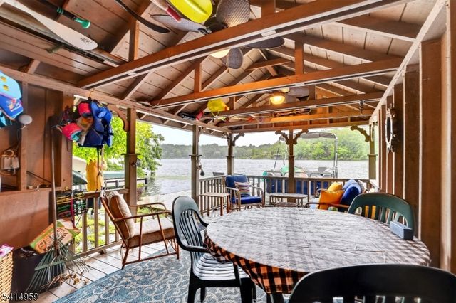 106 Demarest Rd, Bloomingdale Boro, NJ 07403