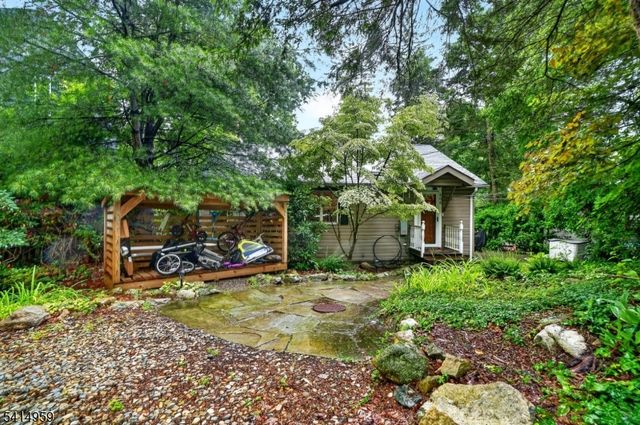 106 Demarest Rd, Bloomingdale Boro, NJ 07403