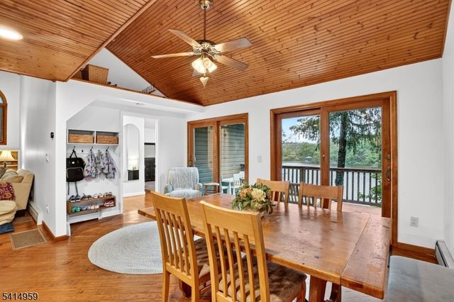 106 Demarest Rd, Bloomingdale Boro, NJ 07403