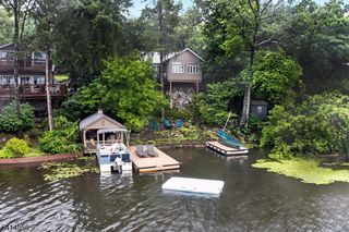 106 Demarest Rd, Bloomingdale Boro, NJ 07403