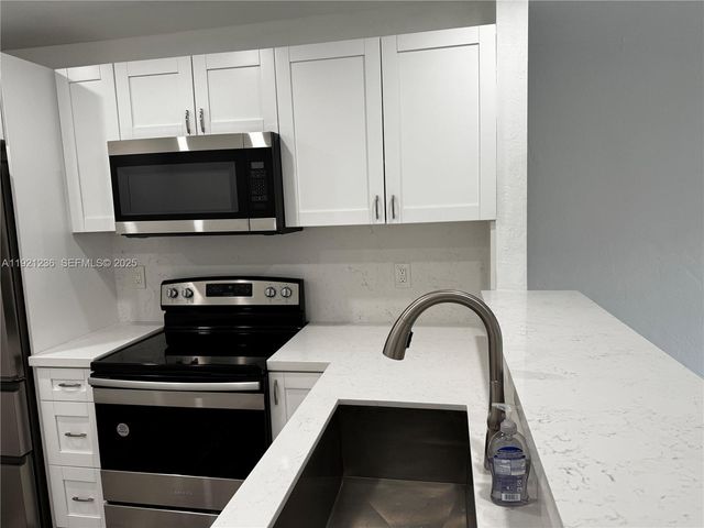 2034 Taylor St, Hollywood, FL 33020