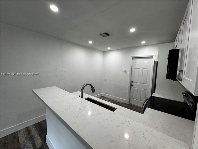 2034 Taylor St, Hollywood, FL 33020