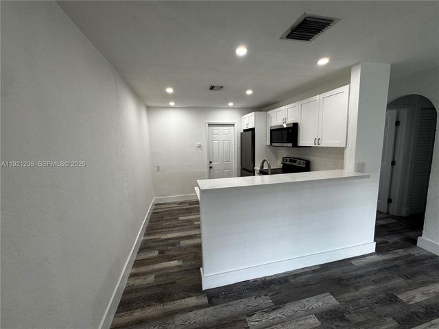 2034 Taylor St, Hollywood, FL 33020