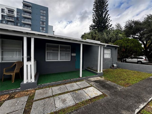 2034 Taylor St, Hollywood, FL 33020