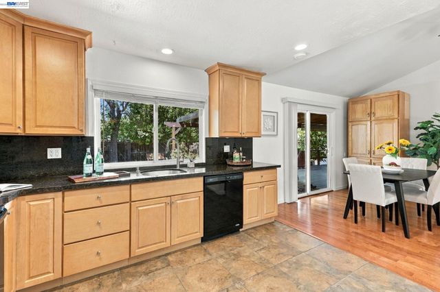 643 Sutton Ct, Walnut Creek, CA 94598