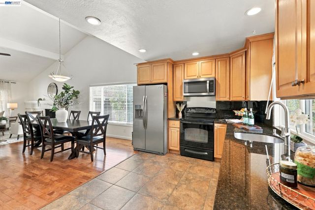 643 Sutton Ct, Walnut Creek, CA 94598