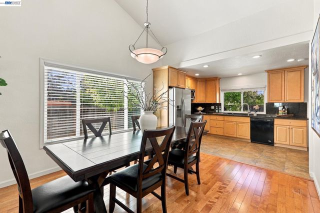643 Sutton Ct, Walnut Creek, CA 94598