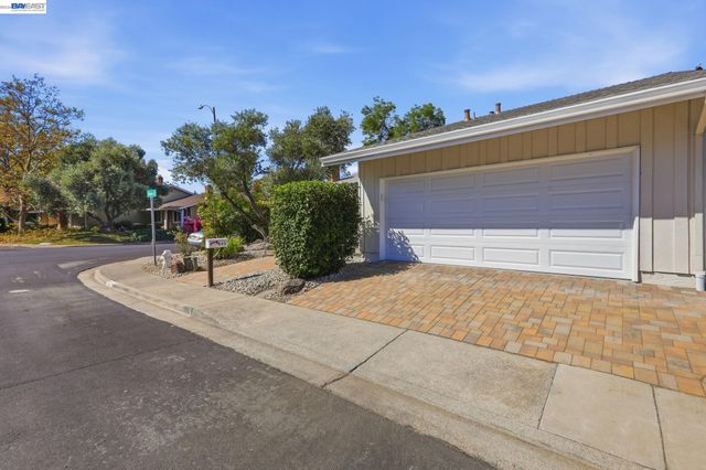 643 Sutton Ct, Walnut Creek, CA 94598