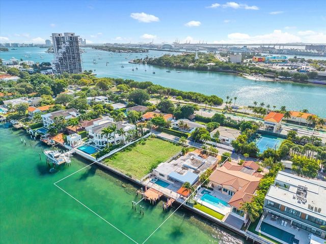 851 N Venetian Dr, Miami, FL 33139