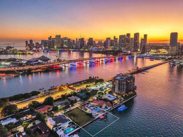 851 N Venetian Dr, Miami, FL 33139