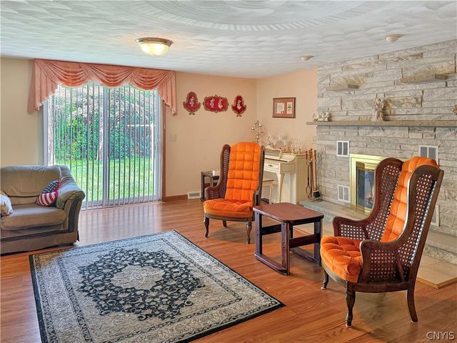 119 Longwood Drive, Dewitt, NY 13057