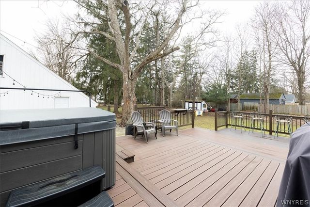 139 Maple Rd, Aurora, NY 14052