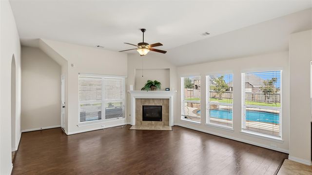5622 Jay Thrush Drive, Richmond, TX 77407