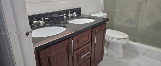 17370 NW 69th Ct 305, Hialeah, FL 33015