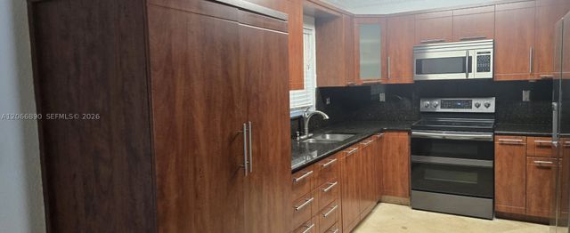 17370 NW 69th Ct 305, Hialeah, FL 33015