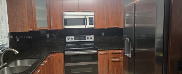 17370 NW 69th Ct 305, Hialeah, FL 33015
