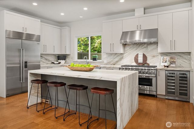 107 6th Street S, Kirkland, WA 98033