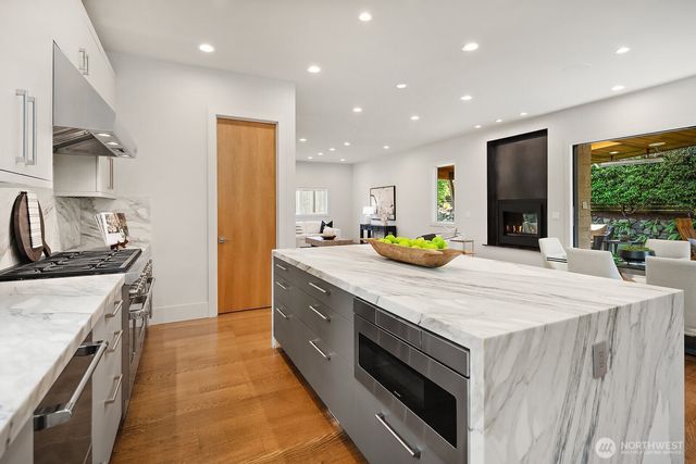 107 6th Street S, Kirkland, WA 98033