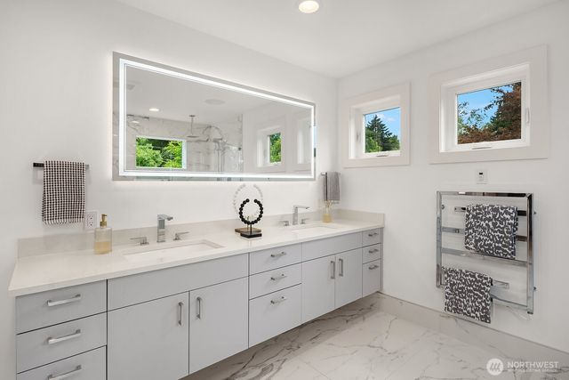 107 6th Street S, Kirkland, WA 98033