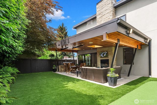 107 6th Street S, Kirkland, WA 98033