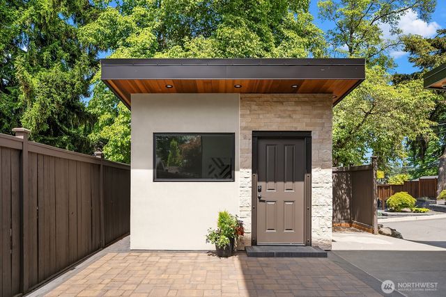 107 6th Street S, Kirkland, WA 98033