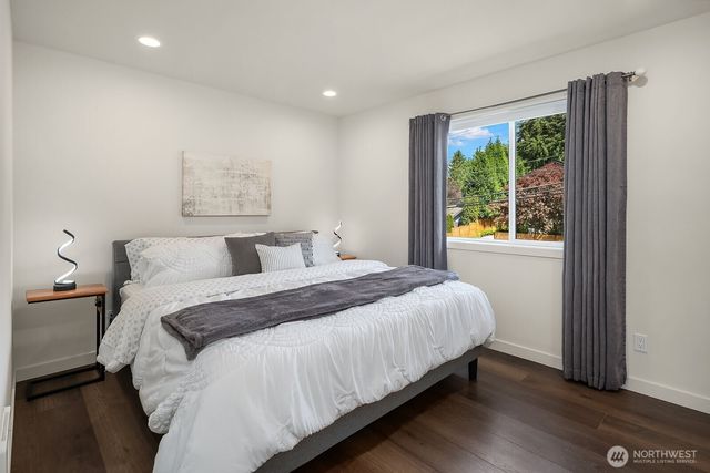 107 6th Street S, Kirkland, WA 98033