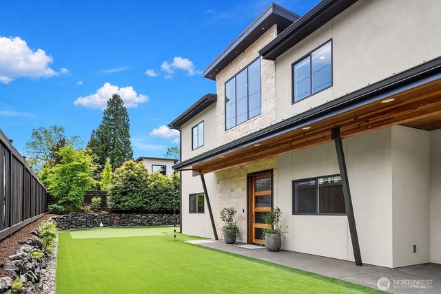 107 6th Street S, Kirkland, WA 98033