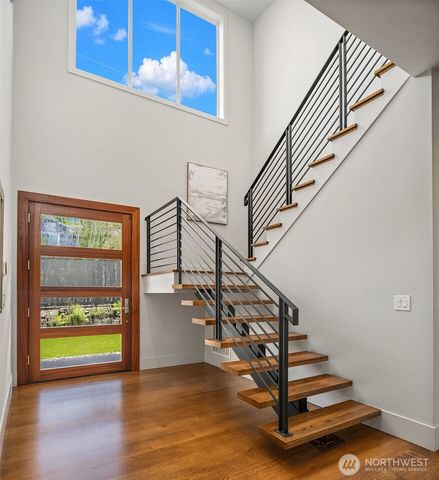 107 6th Street S, Kirkland, WA 98033