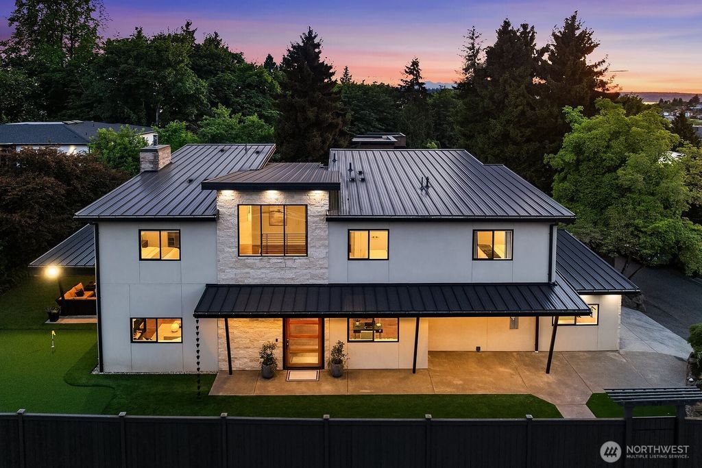 107 6th Street S, Kirkland, WA 98033