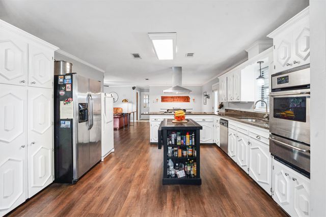 1402 Levee Drive, Houma, LA 70360